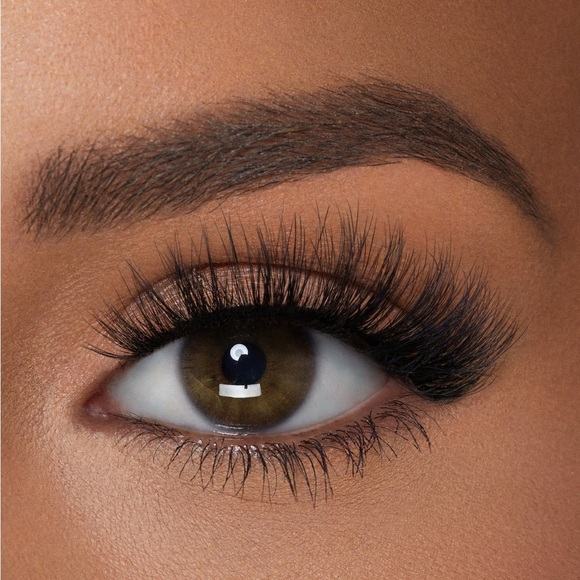 LUXURY SYNTHETIC FULL VOLUME + MEDIUM LENGTH LASHES 15 WEARS (NEW WITH TAGS) - Picture 2 of 6
